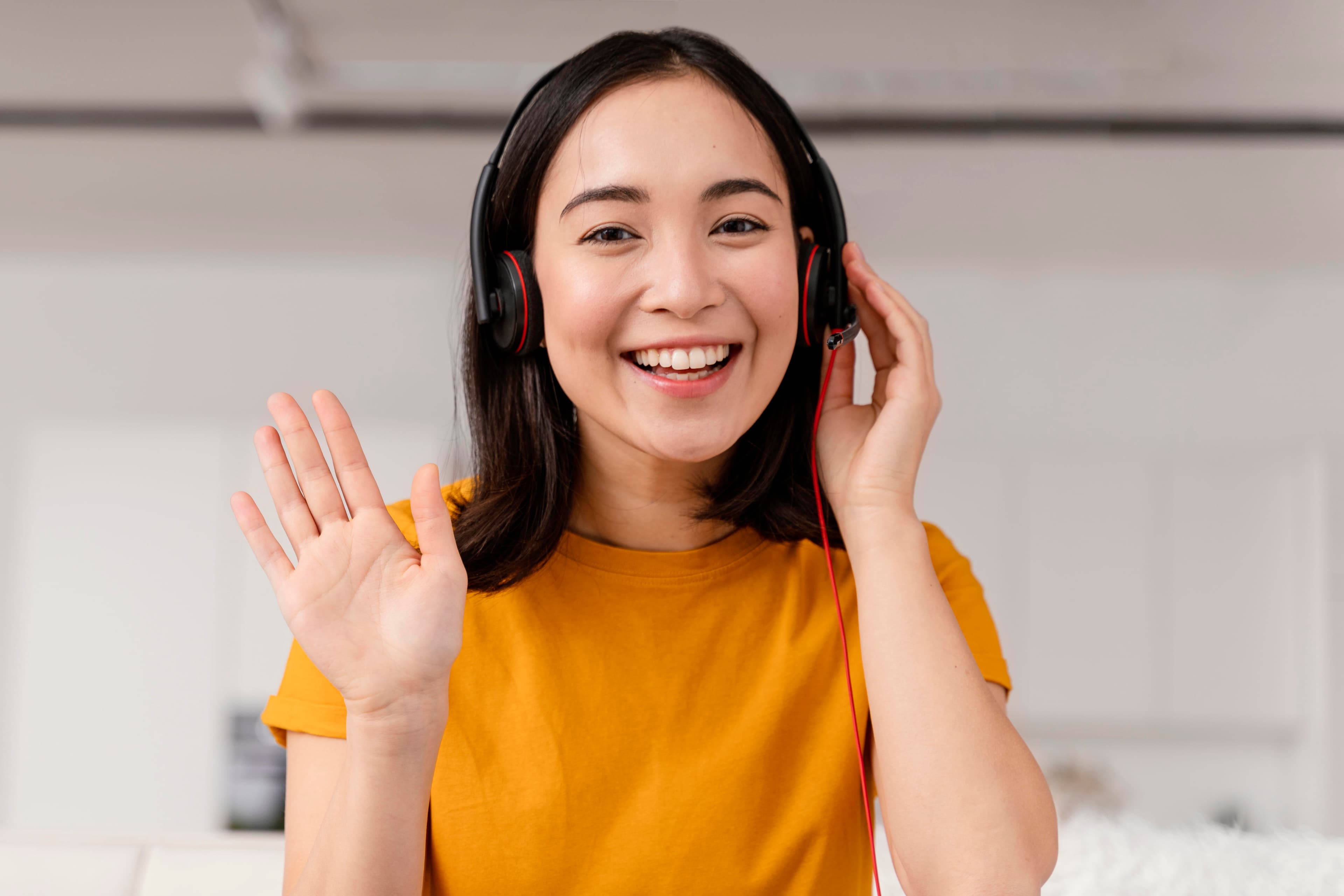 Woman on a live English lesson call
